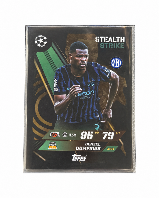 Carta Topps Match Attax 25/26 Denzel Dumfries - Inter de Milán - Stealth Strike